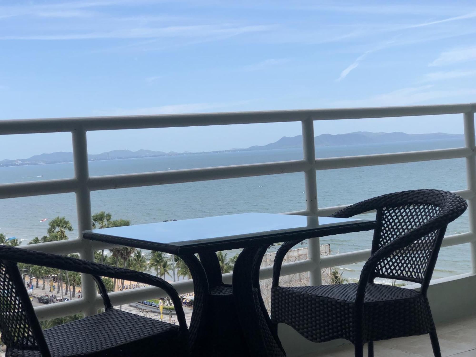 อพาร์ทเม้น Viewtalay Beachfront By Nd